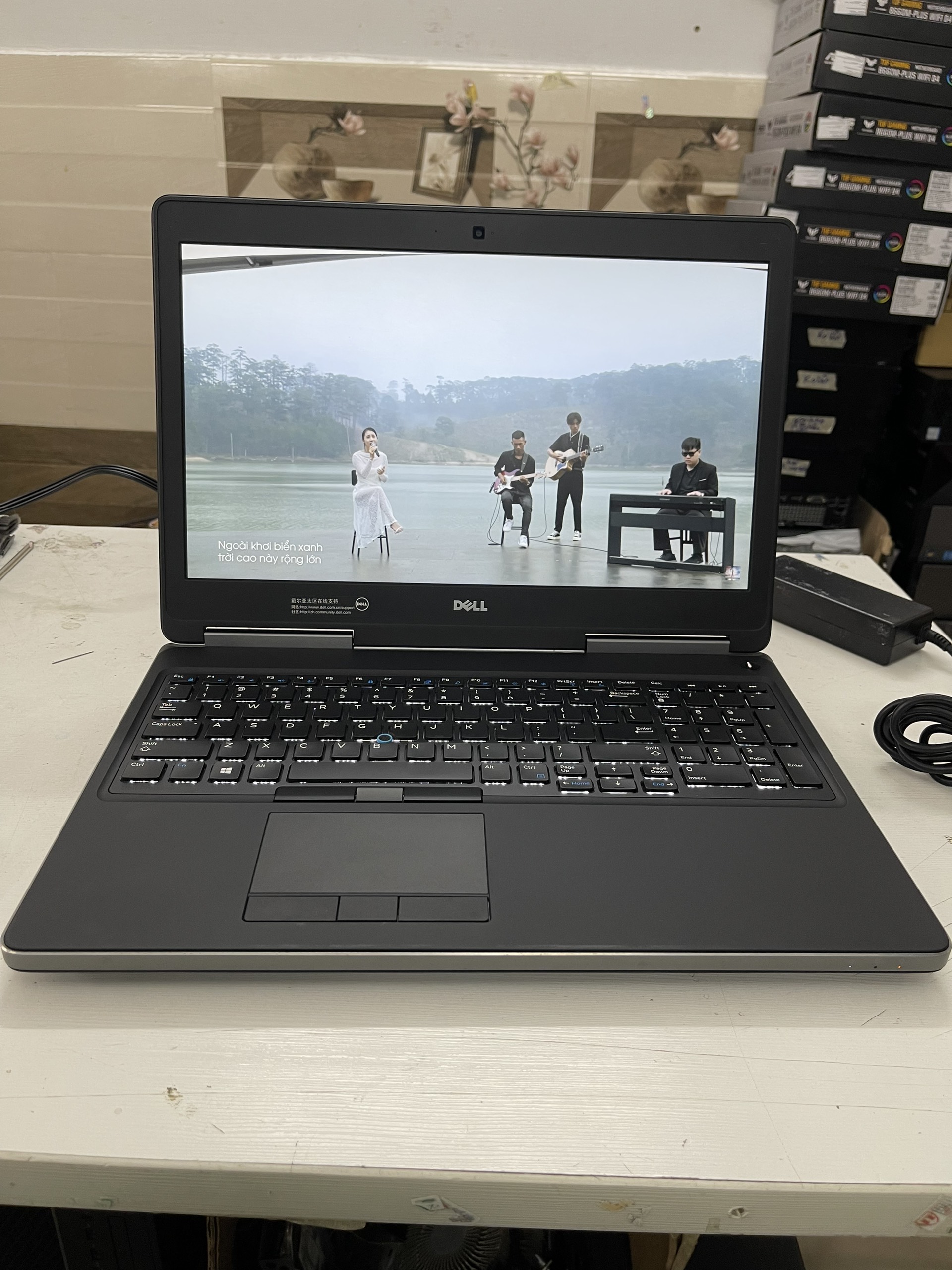 Laptop Dell Precision 7510 cũ i7-6820HQ,  RAM 8G,  SSD 256G,  VGA Quadro M2000M-4G,  15.6 inch FHD cũ