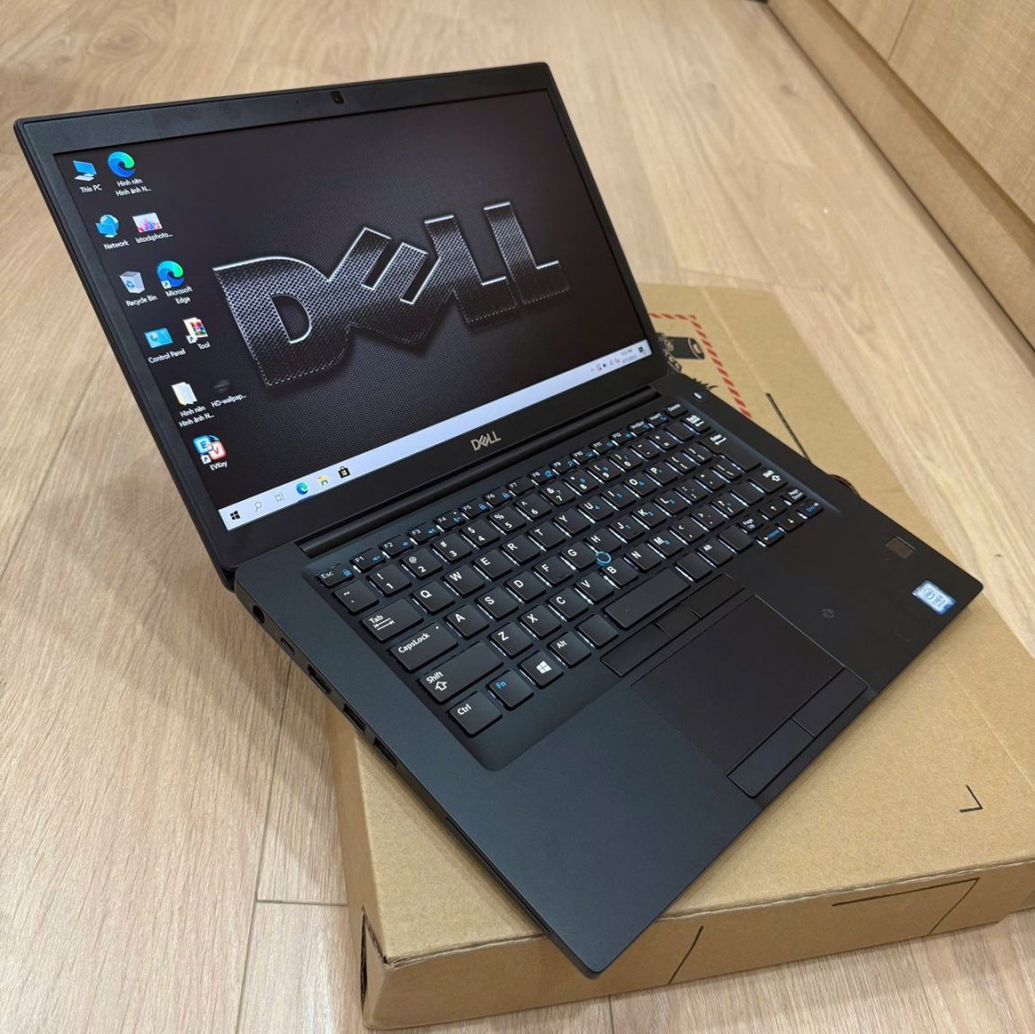 Laptop Dell Latitude 7490/ Intel® Core™ i5-8250U / 14.0 FHD / 8GB DDR4 / SSD 128GB / Intel® HD Graphics 620 / 1.4kg/ Hỗ trợ Sim 4G / Mới 93% trở lên
