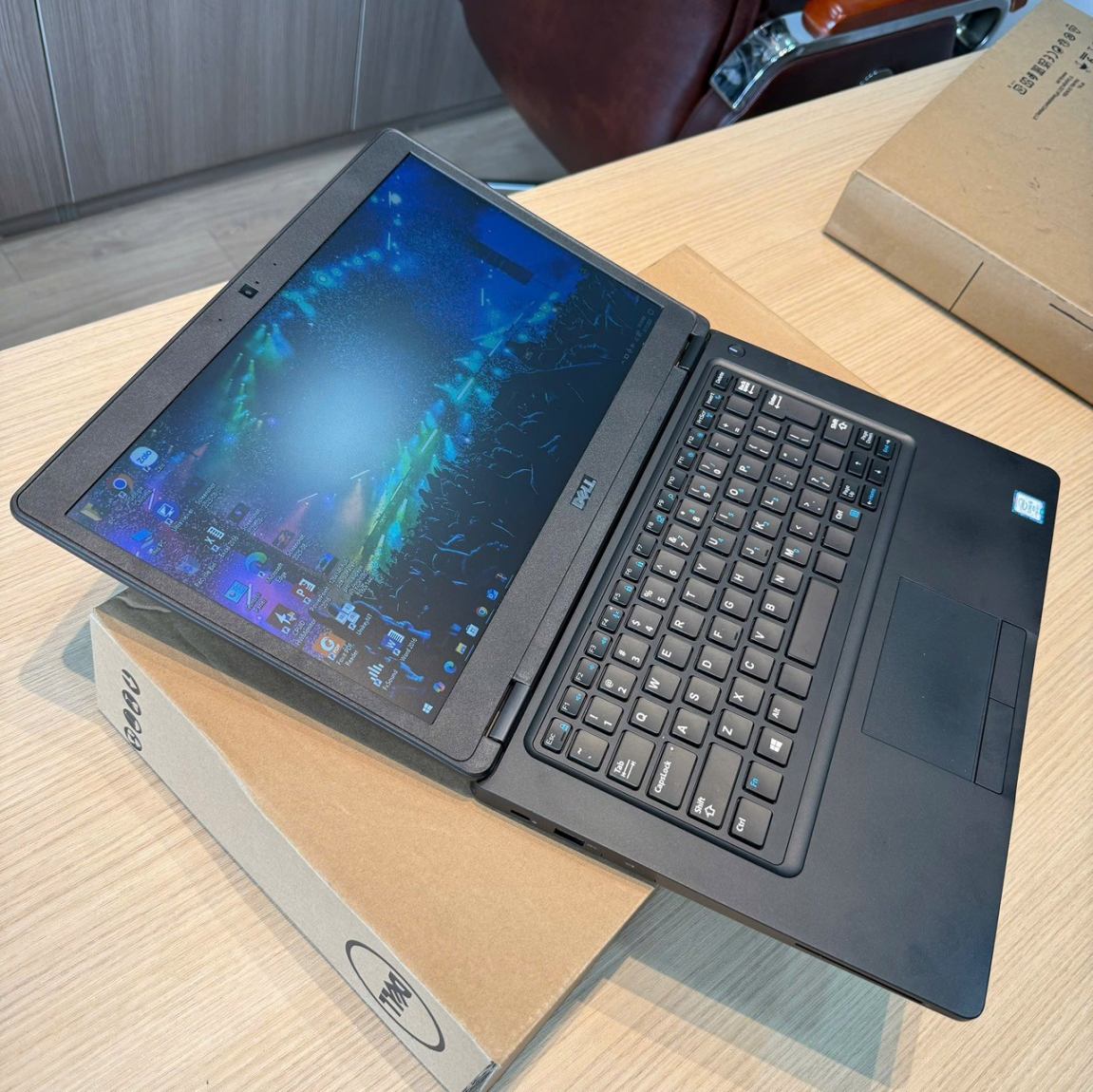 Laptop Dell Latitude 5490/ Intel® Core™ i5-7200U / 14.0 FHD / 8GB DDR4 / SSD 128GB / Intel® HD Graphics 520 / Mới 93% trở lên