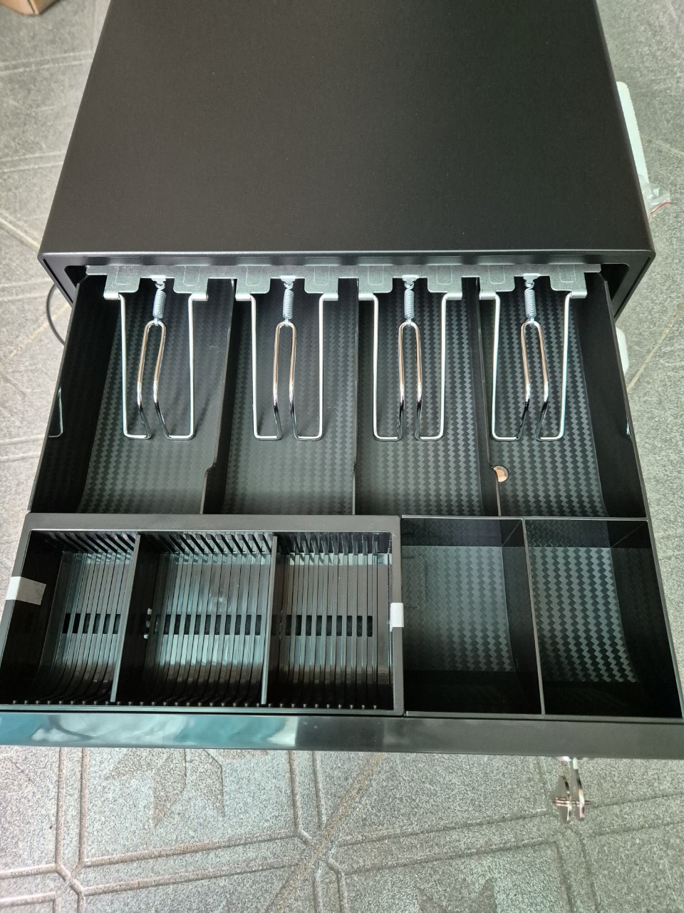 Két đựng tiền JJ335 Nhỏ (4 ngăn tiền giấy,  3 ngăn tháo rời,  2 ngăn tiền xu)