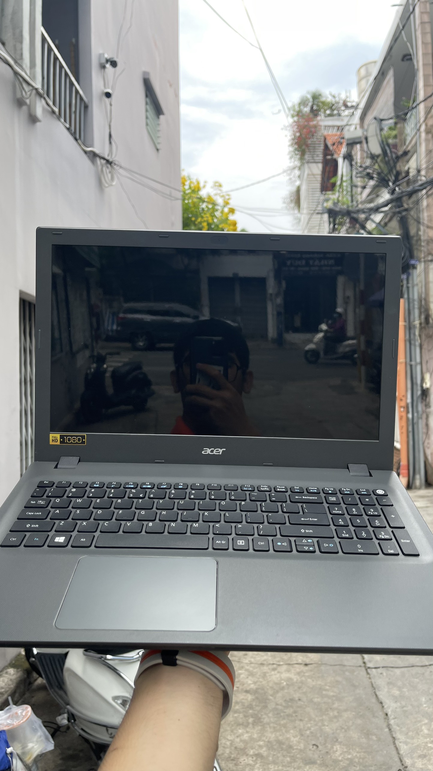 Laptop cũ Acer Aspire E5-574-571Q,  i5-6200U/8G/ SSD 256GB/ DVDRW/ 15.6inch